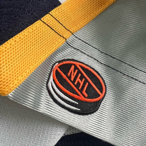 Stu Grismson Nashville Predators NHL CCM jersey Medium - Picture 9 of 9